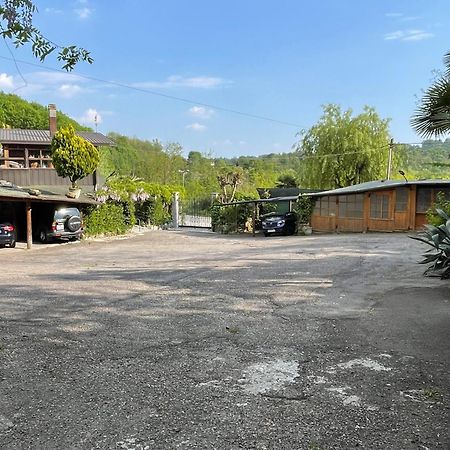 Al Cervo Tra I Laghi Bed & Breakfast Tavernerio Exterior photo